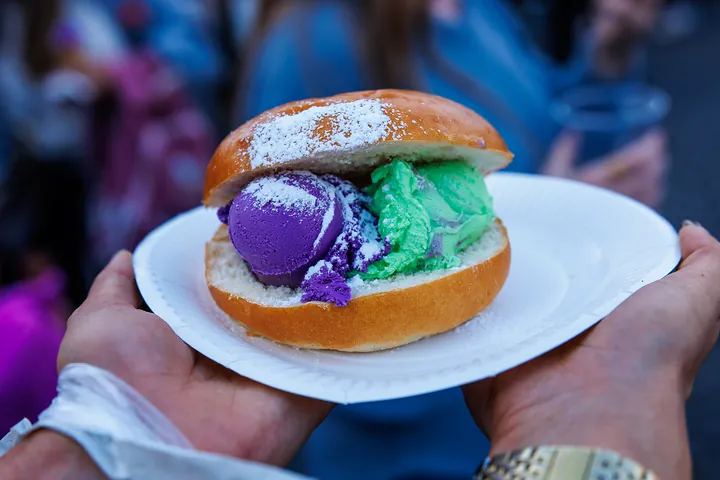 Brioche mit Ube- und Pandan-Eis