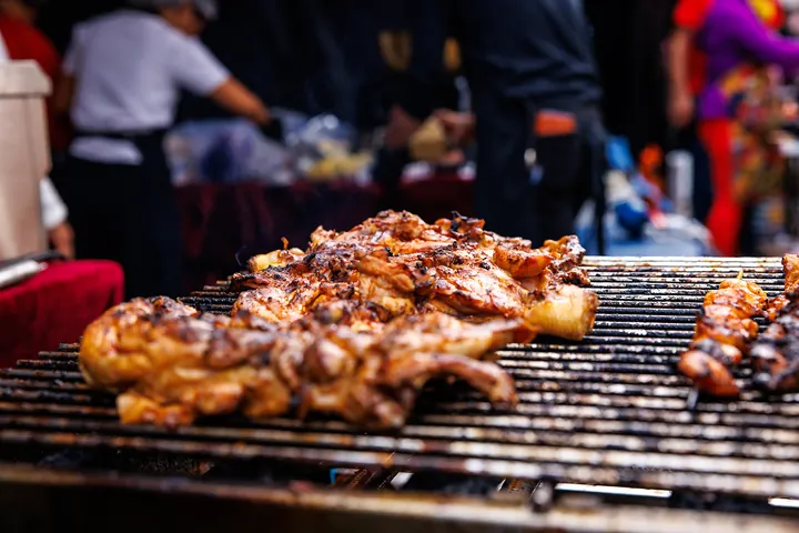 Gegrilltes Hähnchen auf dem Rost